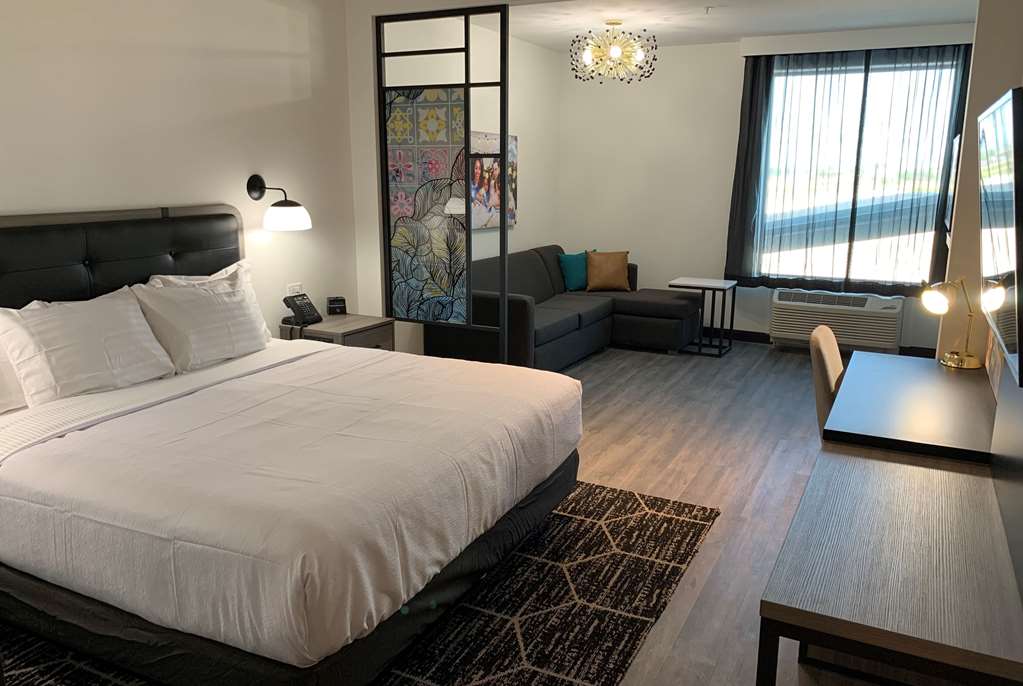 La Quinta Inn & Suites by Wyndham Maricopa Copper Sky - photo 17