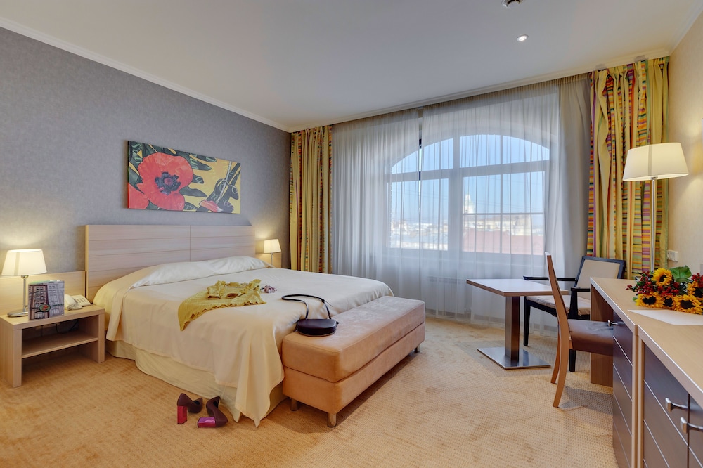 Nashotel — 4-Star Luxury Hotel in Saint Petersburg, Russia