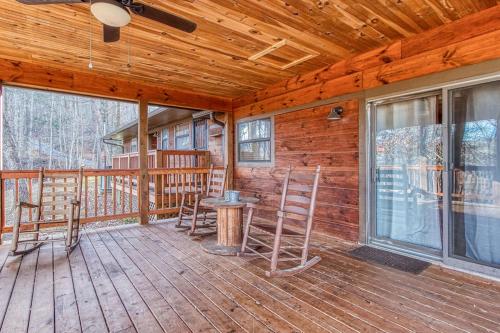 Bear Point Hot Tub Free Attraction tickets WIFI - photo 4