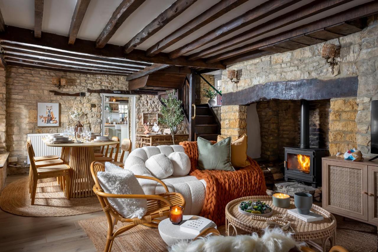 Bourton Scandi Chic Authentic Cottage — 4-Star Luxury Hotel in Bourton On The Water, United Kingdom