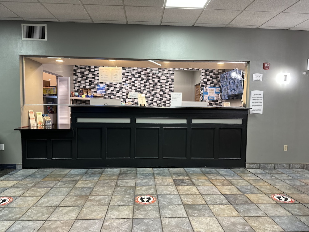 Wilkes Barre Inn and Suites - photo 2