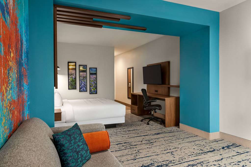 La Quinta Inn & Suites by Wyndham Austin South - photo 25