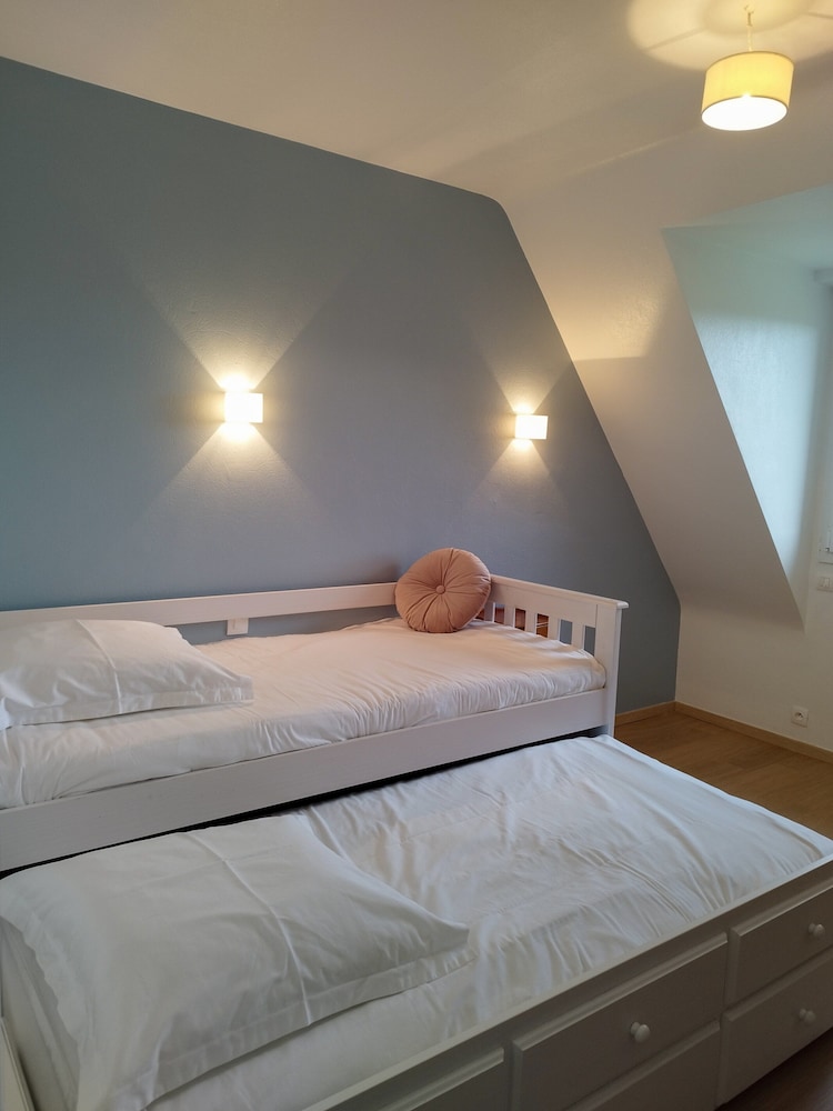 House in Breles Near Rock Beach & Amusement Park — 4-Star Luxury Hotel in Lampaul-Plouarzel, France