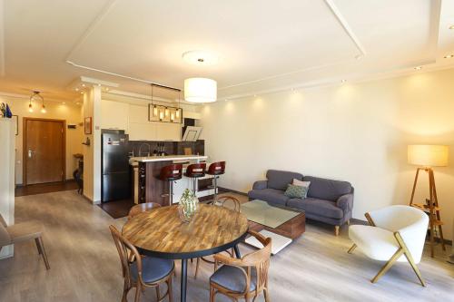 Central and Comfy Tbilisi 1BR Apartment by Wehost