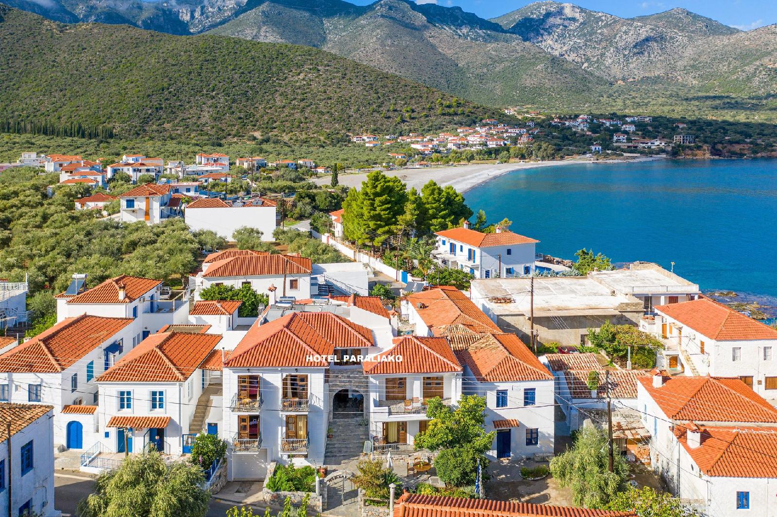 Paraliako Hotel — hotel in Kyparissia