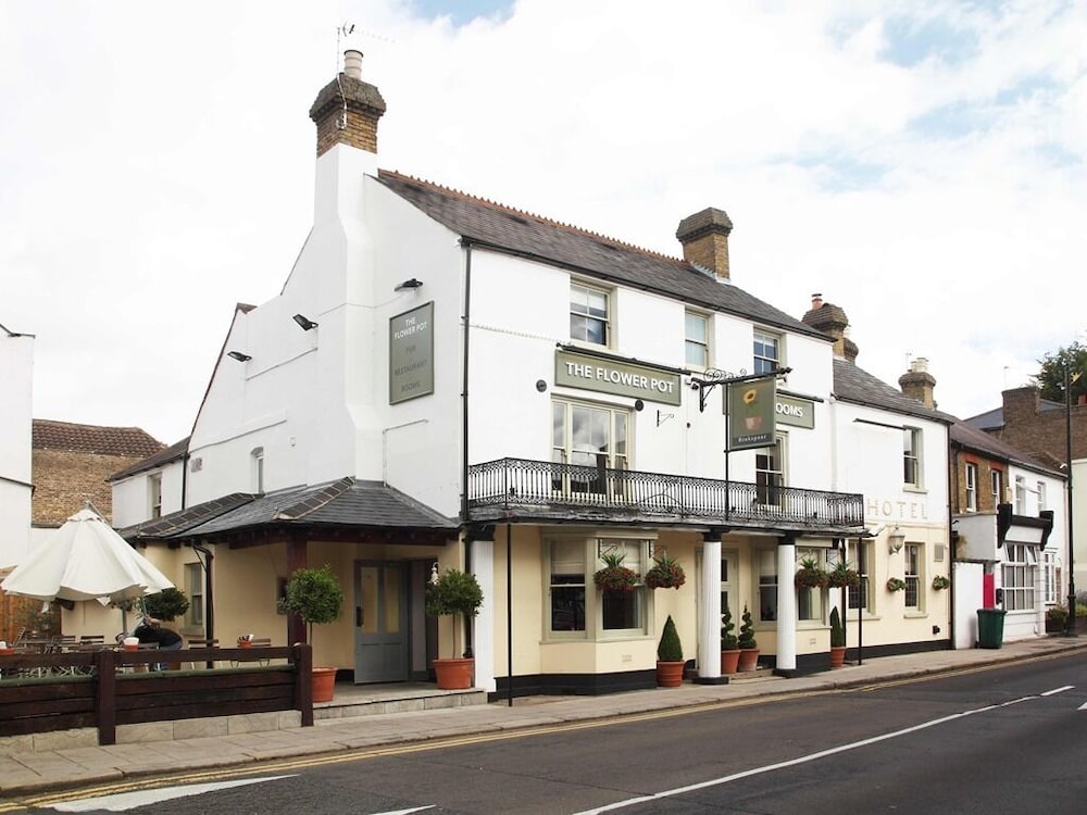 The Flower Pot — 4-Star Luxury Hotel in Sunbury-On-Thames, United Kingdom