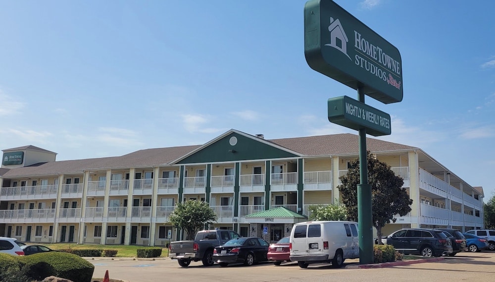 HomeTowne Studios by Red Roof Dallas Irving in Irving, United States