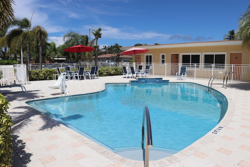 Curtis Inn & Suites - photo 37