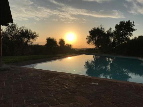 Rododendro casa sulle colline Toscane vicino San Giminiano — 4-Star Luxury Hotel in Montaione, Italy