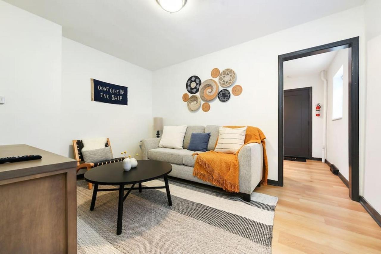 HostWise Stays Pet Friendly Butler St Apt Ground Floor with Private Entrance — 4-Star Luxury Hotel in Pittsburgh, United States