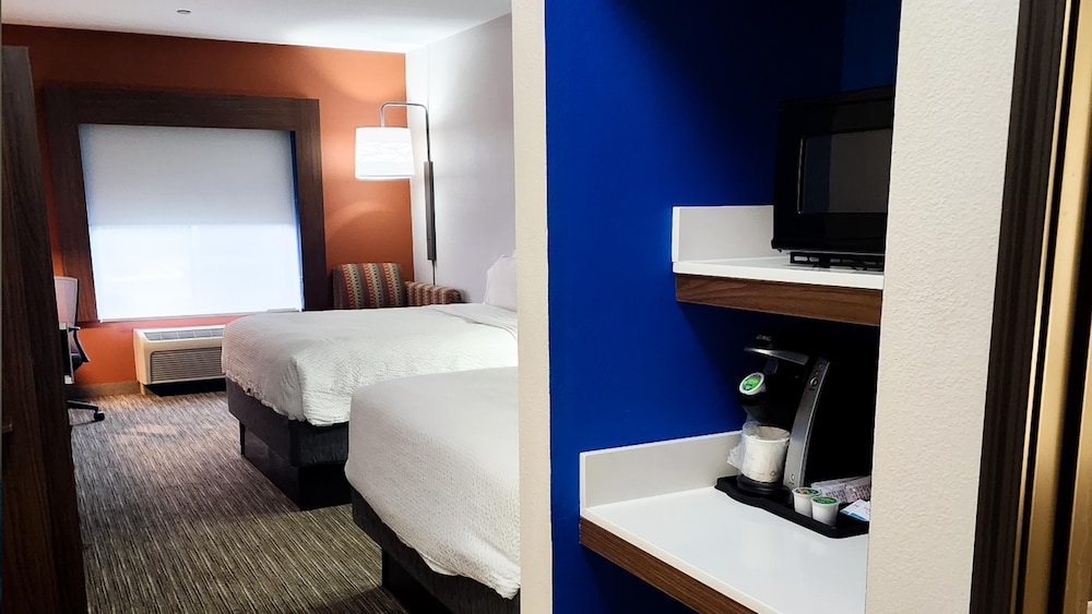 Holiday Inn Express Hotel & Suites Chicago South Lansing by IHG - photo 5