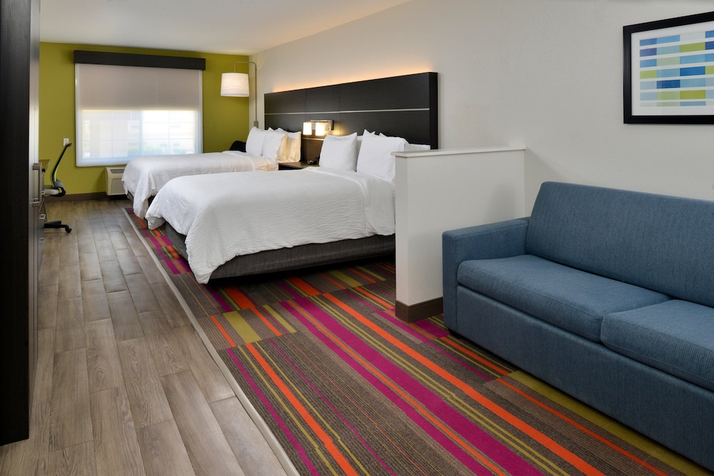 Holiday Inn Express & Suites Carthage by IHG - photo 40