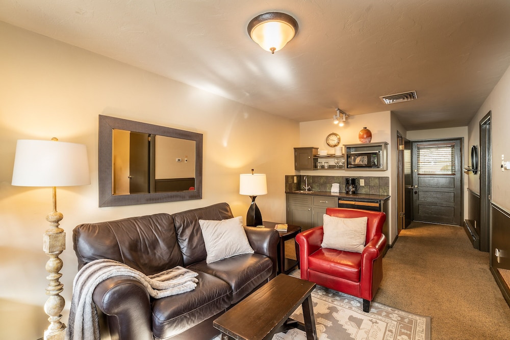 Highland Haven Creekside Inn - photo 92