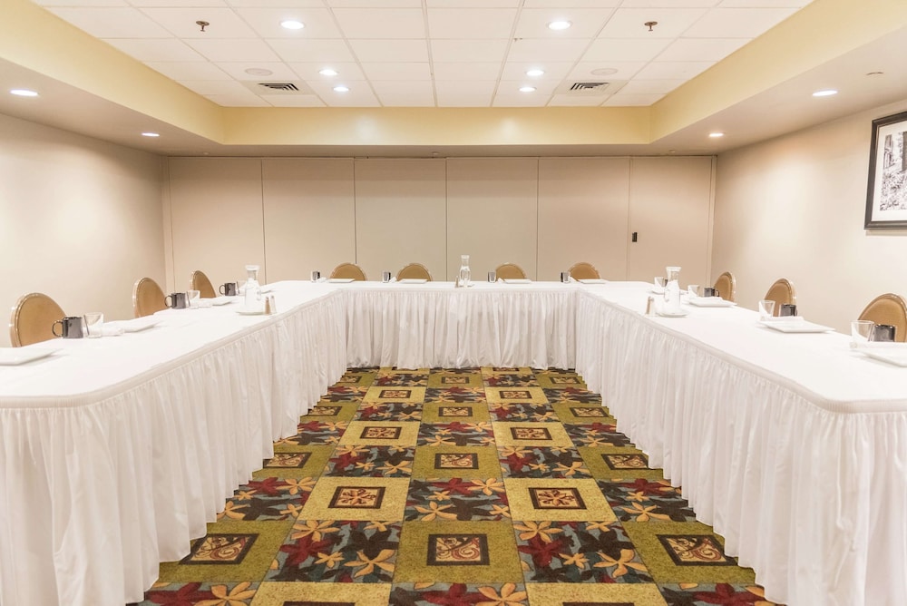 DoubleTree by Hilton Holland - photo 55
