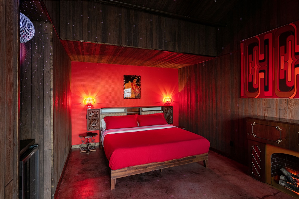 The Dive Motel & Swim Club - photo 4