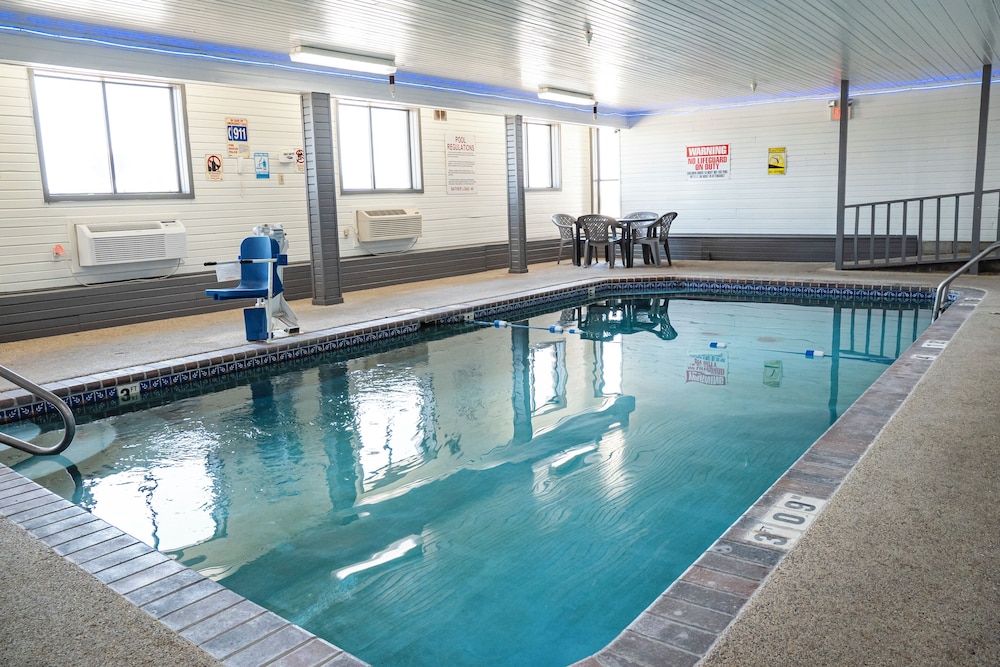 Victorian Inn & Suites - photo 45