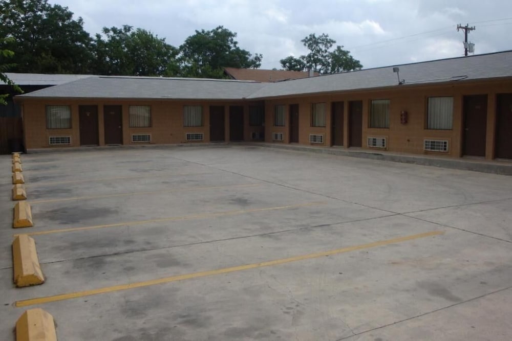 American Motel - photo 14