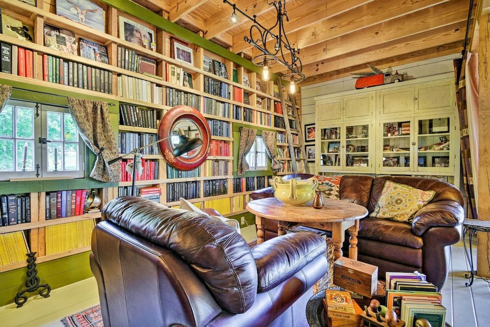 Historic Winston Salem Guest Barn On Farm — Winston Salem