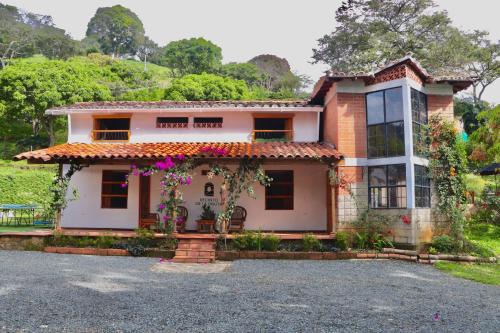 Finca Hotel Recinto de la Gruta in Copacabana, Colombia
