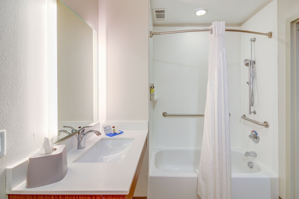 Holiday Inn Express & Suites Foley by IHG - photo 36