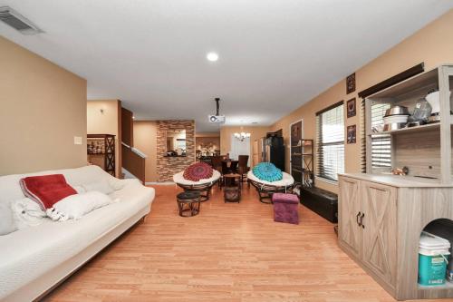 King Bed Private Bathroom.Fast Wi fi.Projector in Katy, United States