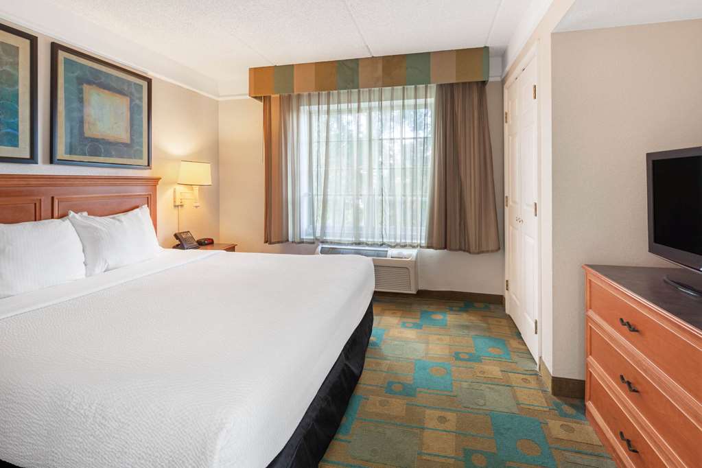La Quinta Inn & Suites by Wyndham Ft. Lauderdale Plantation - photo 20