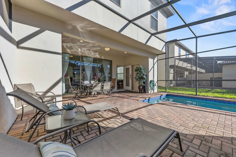 Beautiful Townhome With Splash Pool and Game Room - photo 54