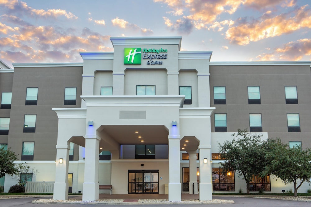 Holiday Inn Express & Suites Sioux City Southern Hills by IHG - photo 97