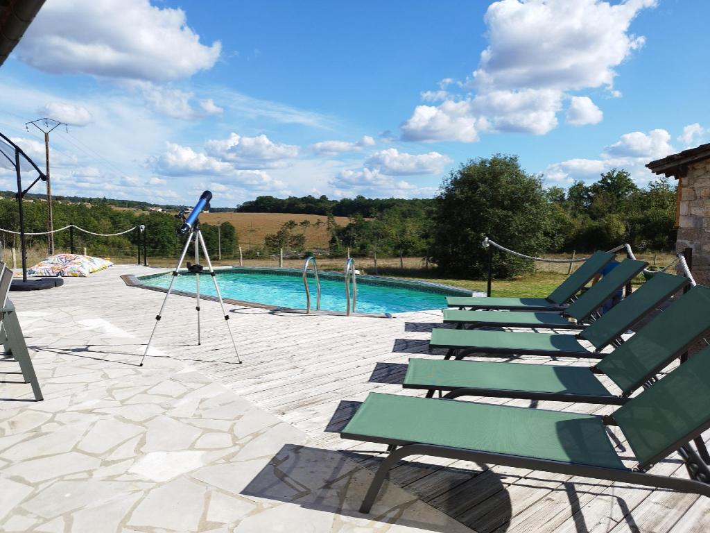 Gite Avec Piscine Chez Labaurie — 4-Star Luxury Hotel in Montbron, France