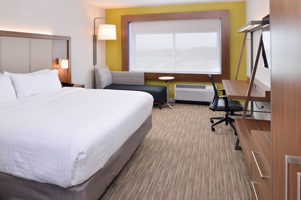 Holiday Inn Express & Suites Madison by IHG - photo 12