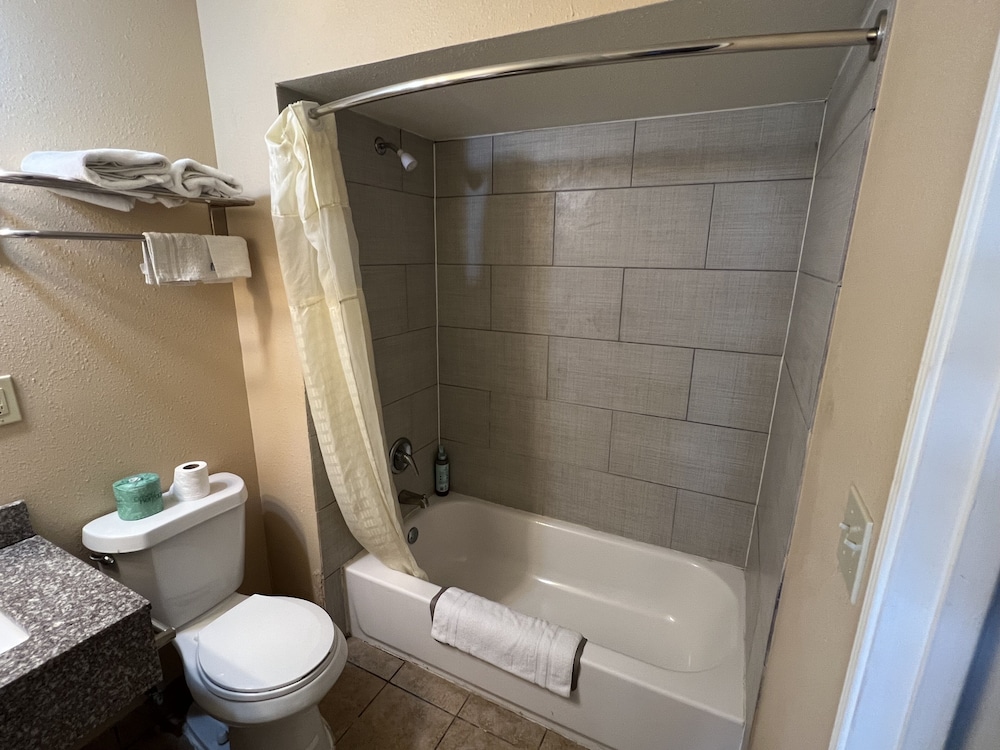 Country Inn Giddings - photo 2