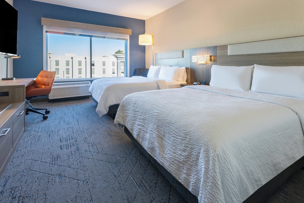 Holiday Inn Express & Suites Benson by IHG - photo 20