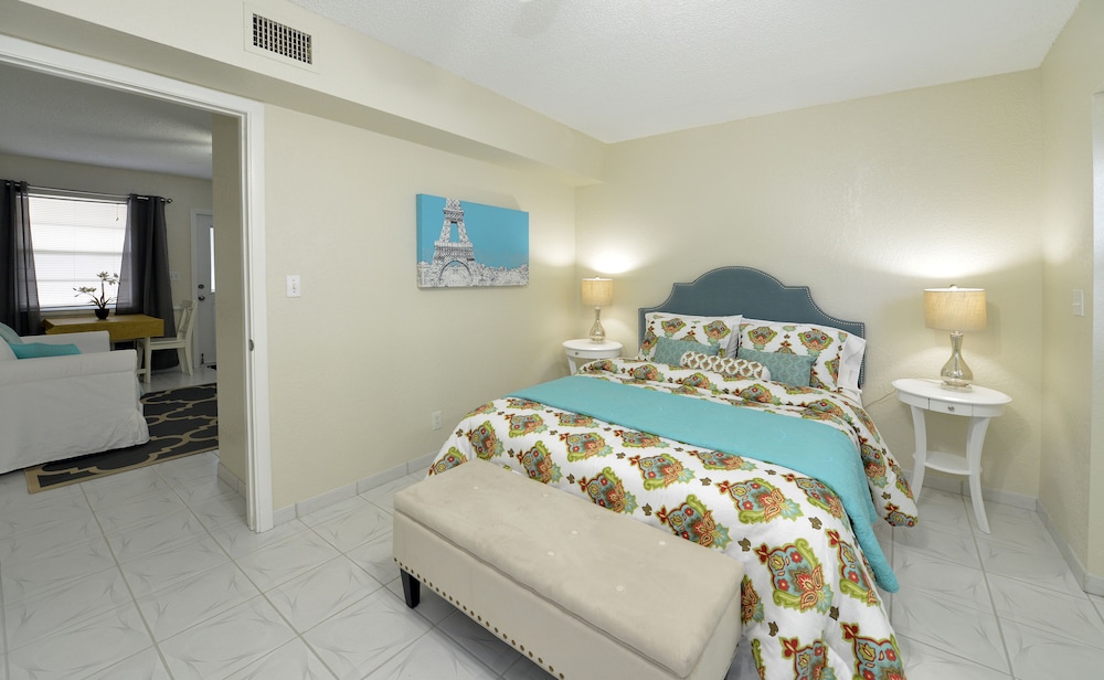 Hollywood by the Sea Hotel - photo 13
