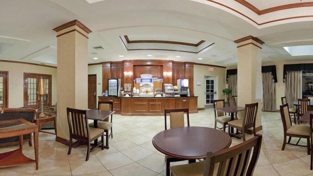 Holiday Inn Express & Suites Farmington by IHG - photo 32