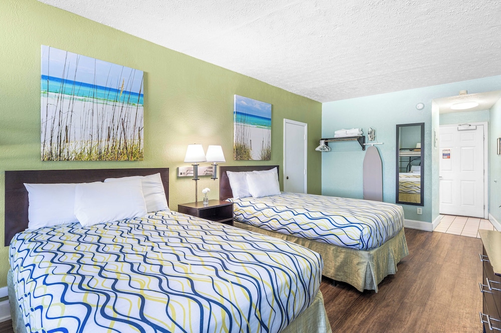 Boardwalk Beach Hotel - photo 15