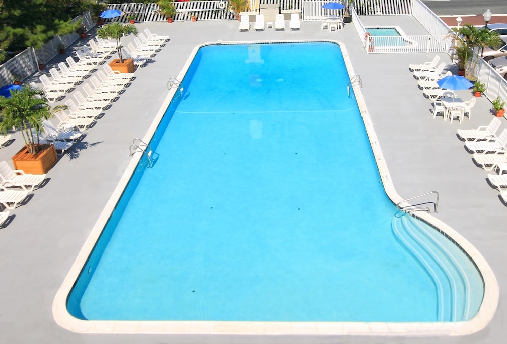 Harrison Hall Hotel - photo 45