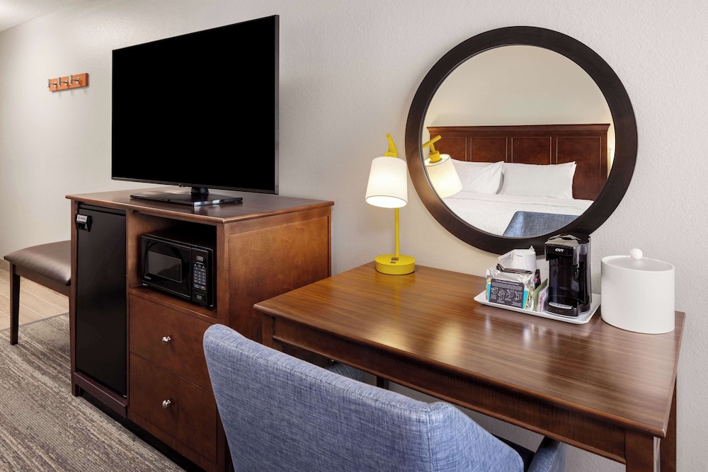 Hampton Inn Minneapolis NW Maple Grove - photo 11