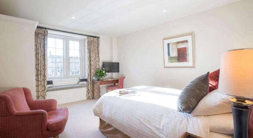 Russell's — 5-Star Luxury Hotel in Broadway, United Kingdom
