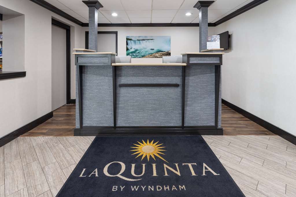 La Quinta Inn by Wyndham Buffalo Airport - photo 8