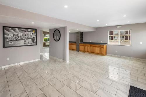 Super 8 by Wyndham Phoenix West - photo 19
