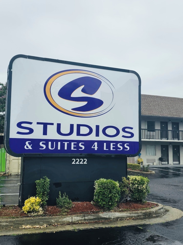 Studios & Suites 4 Less Chesapeake - carbon neutral hotel in Chesapeake