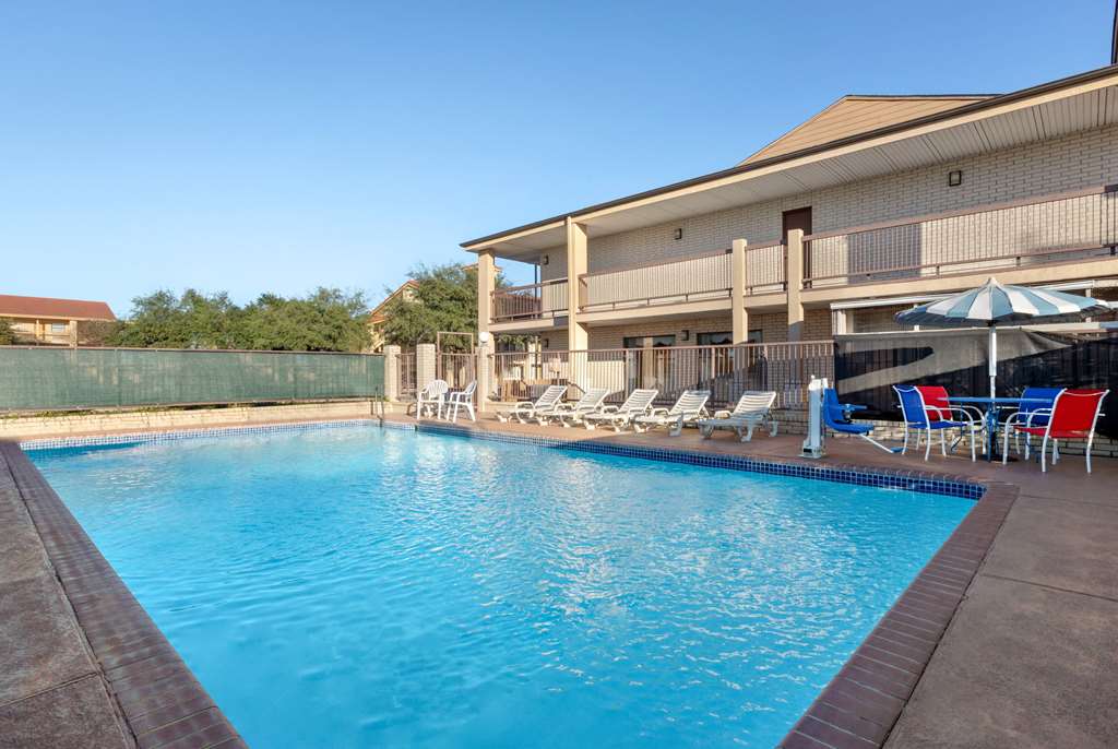 Ramada by Wyndham San Antonio Near SeaWorld Lackland AFB - photo 6