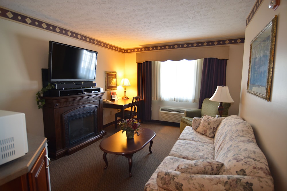 Hearthstone Inn & Suites - photo 13