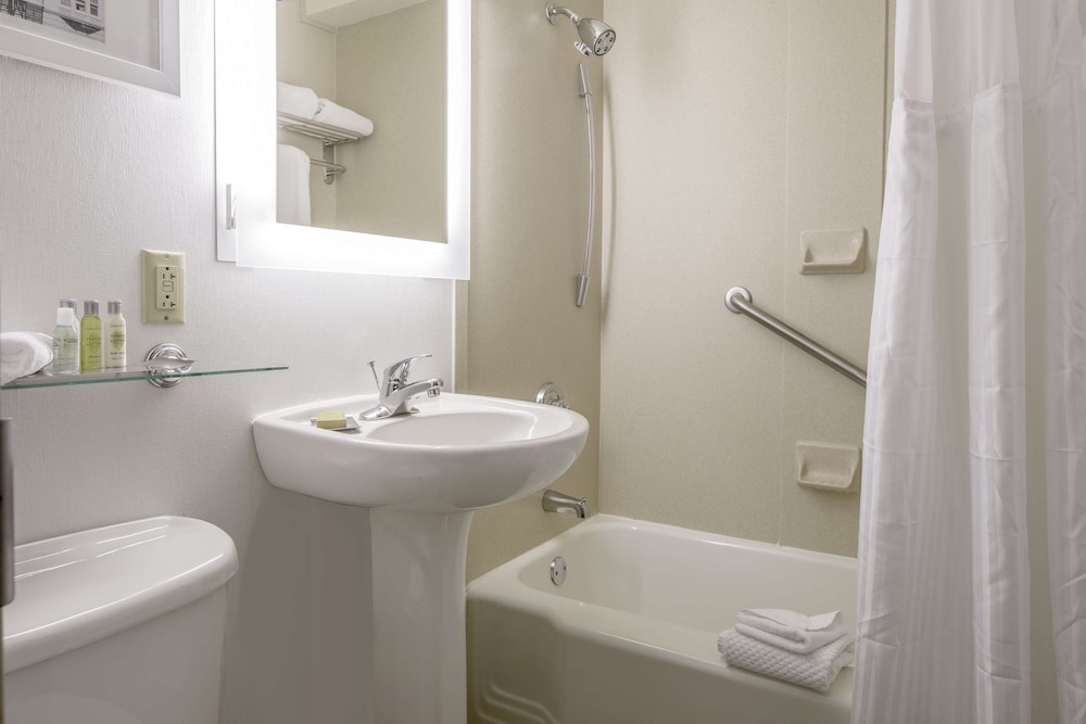 DoubleTree by Hilton Hotel & Suites Pittsburgh Downtown - photo 35
