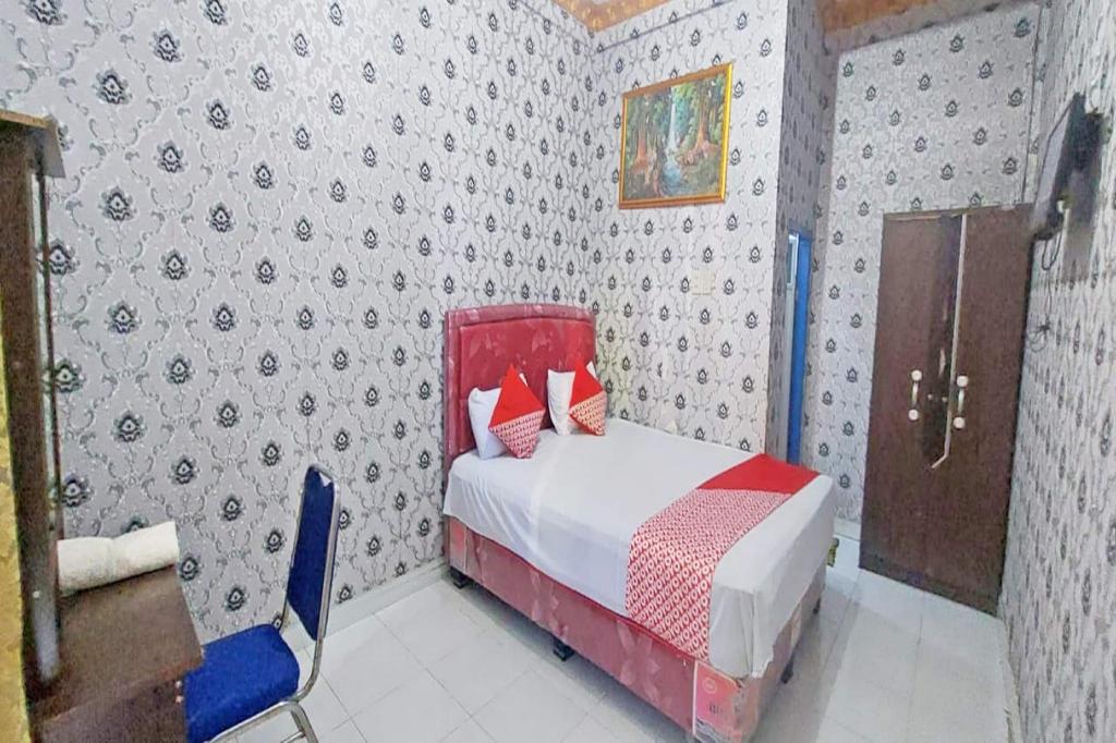 OYO 92514 Hotel Puriwara in Muara Enim, Indonesia