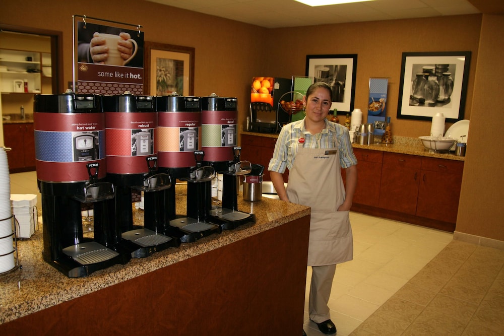 Hampton Inn & Suites Red Bluff - photo 9