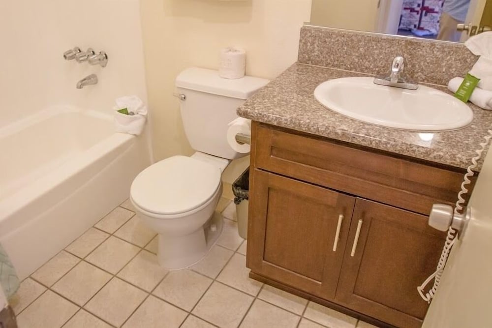 California Suites Hotel - photo 23