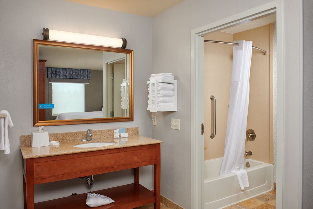 Hampton Inn & Suites Holly Springs - photo 21