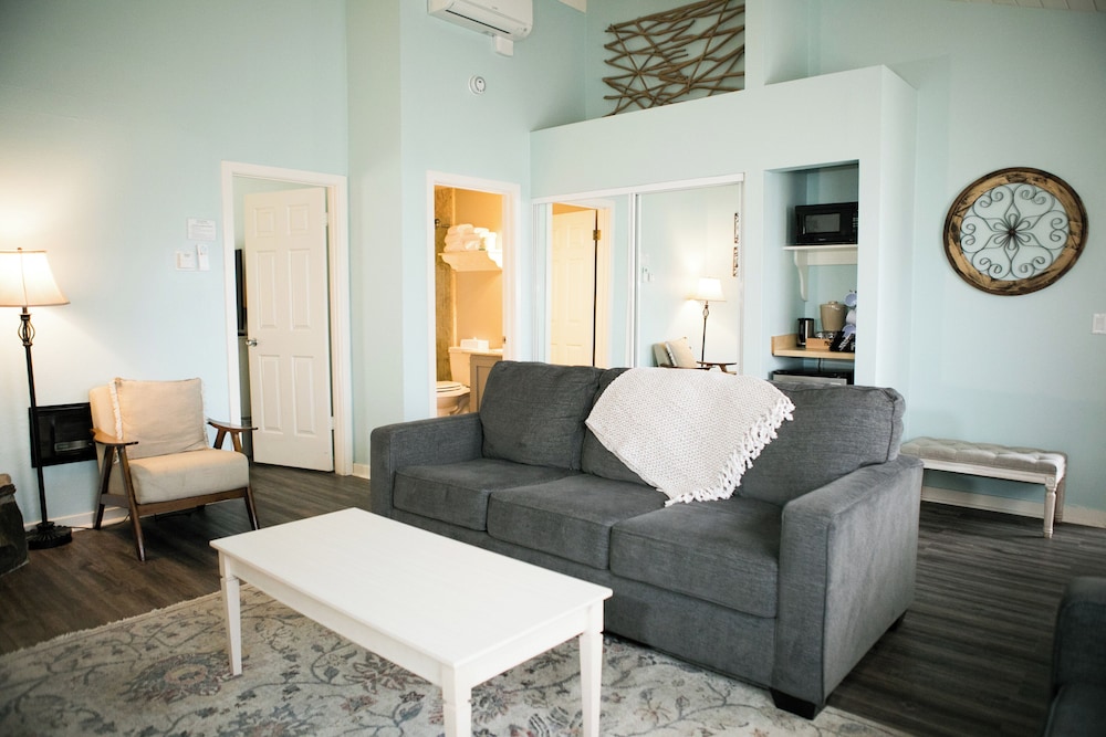 Sea Otter Inn - photo 17