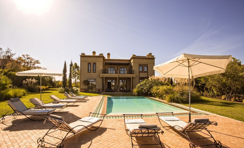 Villa avec piscine privée et Golf — 4-Star Luxury Hotel in Marrakesh, Morocco